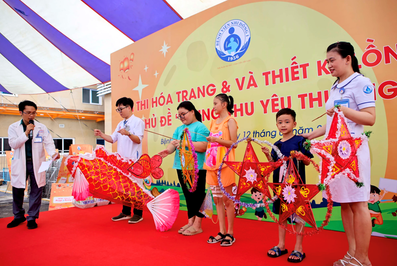 Hội thi có 39 đội tham gia, mỗi đội gồm 5 thành viên là thân nhân, bệnh nhi và nhân viên y tế tham gia trang trí lồng đèn trong thời gian 60 phút, sau đó thuyết trình sản phẩm trong vòng 3 phút để ban giám khảo chấm điểm, trao giải.