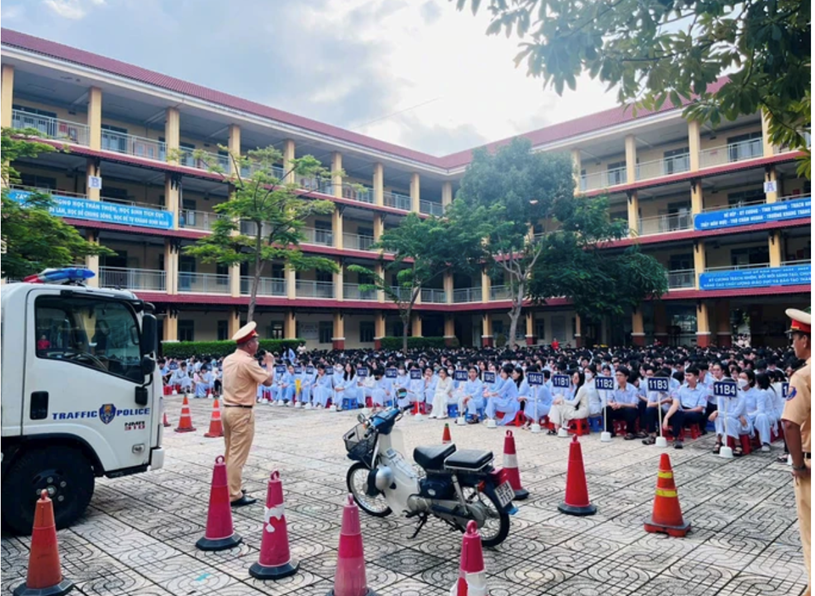 Hơn 11.000 học sinh, giáo viên được tuyên truyền về luật, kỹ năng khi tham gia giao thông