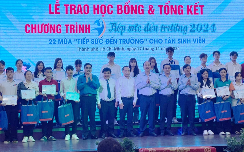 231 tân sinh viên có hoàn cảnh khó khăn được 