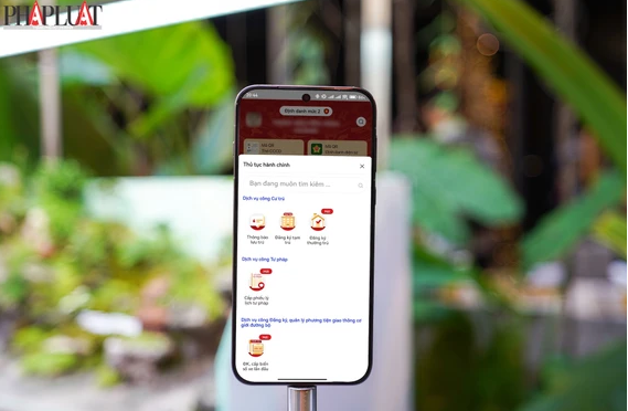 Đăng k&yacute; tạm tr&uacute; online tr&ecirc;n ứng dụng VNeID gi&uacute;p&nbsp;bạn đọc&nbsp;tiết kiệm thời gian. Ảnh: MINH HO&Agrave;NG