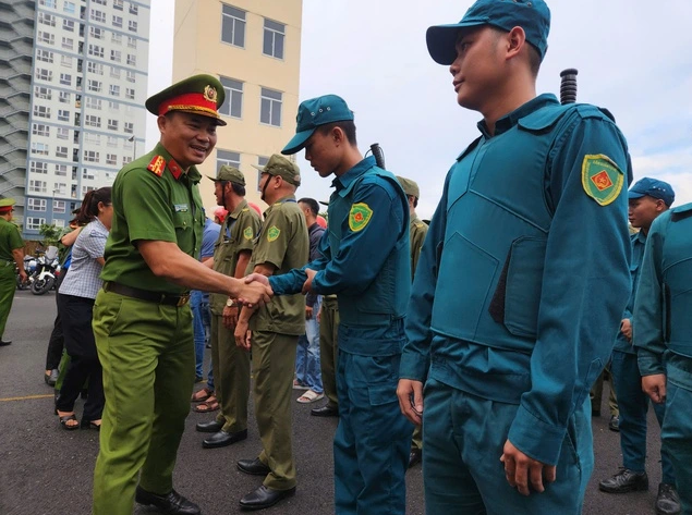 Đại t&aacute; Trần Văn Hiếu, Trưởng c&ocirc;ng an TP.Thủ Đức tại buổi lễ ra qu&acirc;n trấn &aacute;p tội phạm s&aacute;ng 15.12