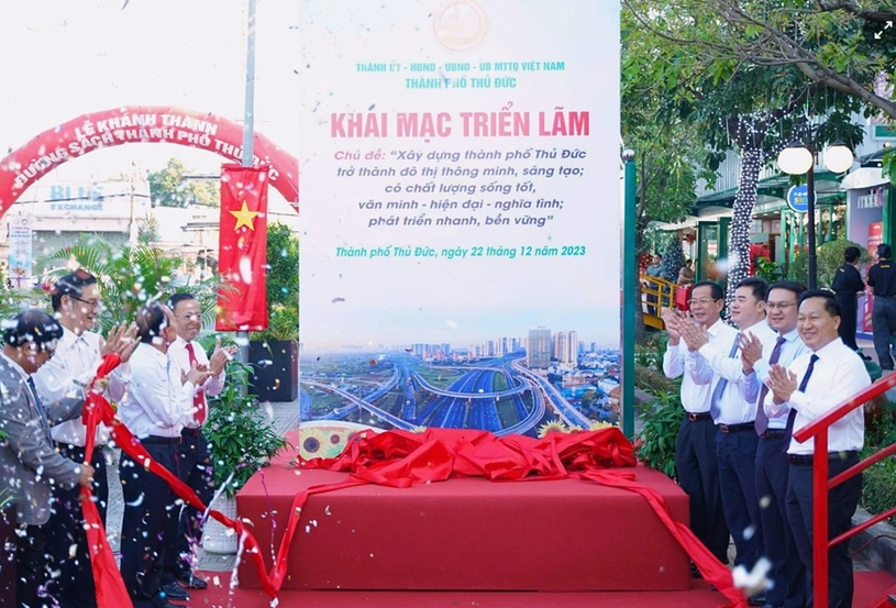 Triển l&atilde;m đầu ti&ecirc;n tại Đường s&aacute;ch TP Thủ Đức được khai mạc với chủ đề "X&acirc;y dựng th&agrave;nh phố Thủ Đức trở th&agrave;nh đ&ocirc; thị th&ocirc;ng minh, s&aacute;ng tạo; c&oacute; chất lượng sống tốt, văn minh - hiện đại - nghĩa t&igrave;nh; ph&aacute;t triển nhanh, bền vững".