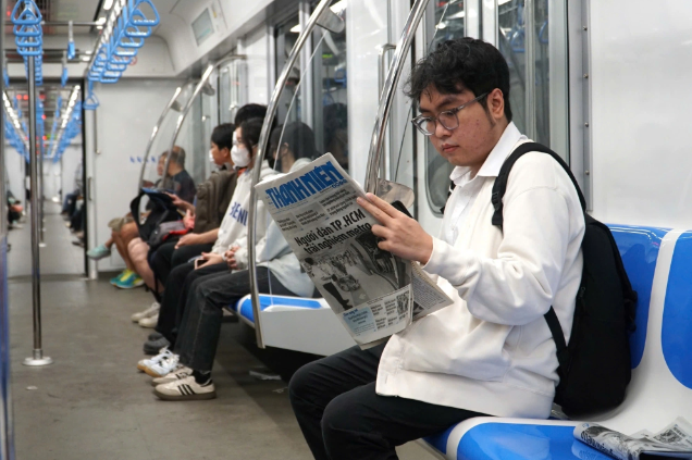 Người d&acirc;n TP.HCM bắt đầu sử dụng metro số 1 để đi học, đi l&agrave;m.
