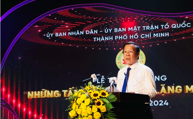 Ông Phan Văn Mãi, Chủ tịch UBND TP.HCM phát biểu tại chương trình