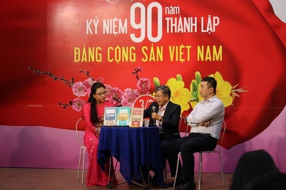 Giao lưu giới thiệu bộ s&aacute;ch &ldquo;Sự ph&aacute;t triển của tư tưởng Việt Nam - Nguồn ảnh: Dangcongsan.vn