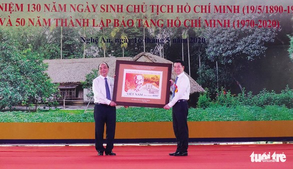 Ph&#225;t h&#224;nh bộ tem đặc biệt kỷ niệm 130 năm ng&#224;y sinh B&#225;c Hồ