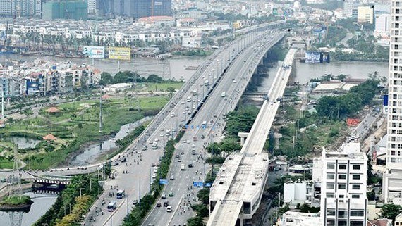 Để có sự chuẩn bị tốt nhất cho việc sử dụng tuyến metro số 1, hãy cùng xem bức ảnh về tuyến này và hiểu rõ hơn về tuyến này cũng như phương tiện công cộng trung tâm Hà Nội.