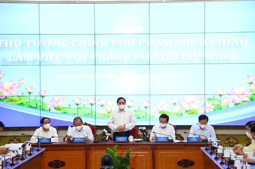 Thủ tướng Phạm Minh Ch&iacute;nh chỉ đạo cuộc họp. Ảnh: Huyền Mai