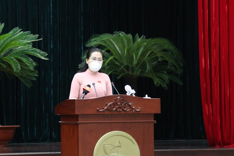 Chủ tịch HĐND TP Nguyễn Thị Lệ chủ tr&igrave; tại kỳ họp. Ảnh: Long Hồ