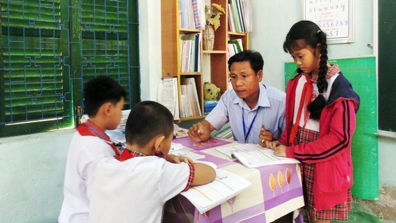 Học sinh Trường Tiểu học Cần Thạnh (huyện Cần Giờ) trong một hoạt động theo nh&oacute;m. (Ảnh minh họa)