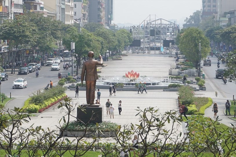 Phố đi bộ Nguyễn Huệ l&agrave; điểm thu h&uacute;t rất đ&ocirc;ng người d&acirc;n v&agrave; du kh&aacute;ch đến vui chơi v&agrave;o dịp cuối tuần, lễ, tết. Ảnh: Minh Qu&acirc;n