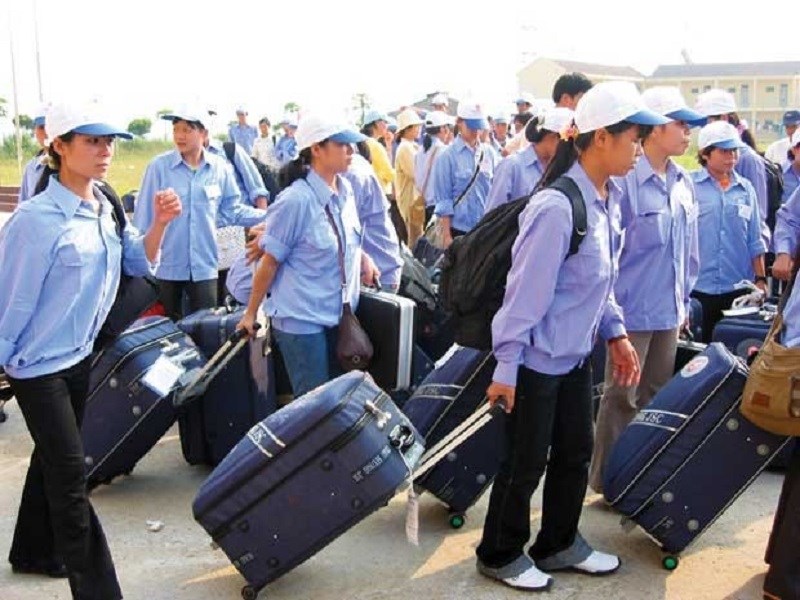 Đưa người lao động Việt Nam đi l&agrave;m việc ở nước ngo&agrave;i theo hợp đồng l&agrave; một k&ecirc;nh quan trọng trong giải quyết việc l&agrave;m/ Ảnh minh họa