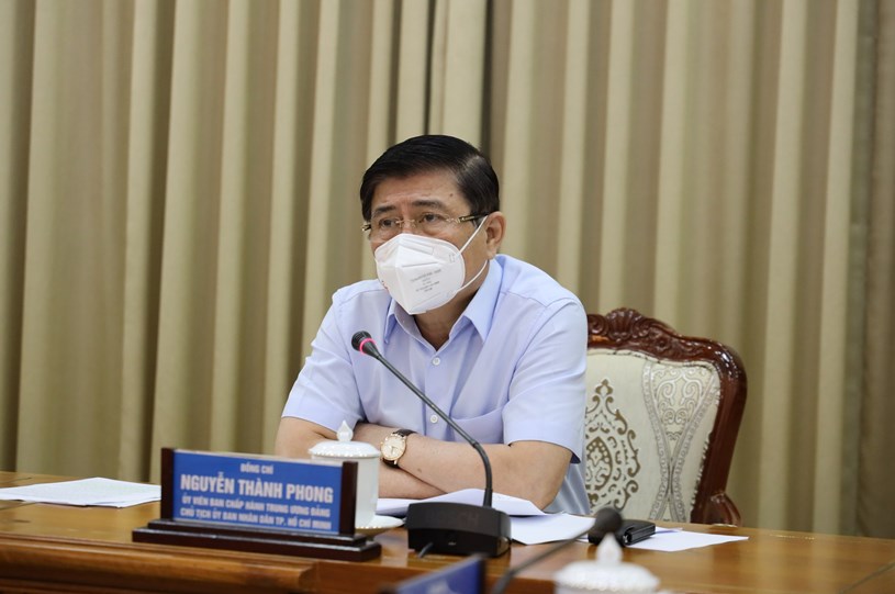 Chủ tịch UBND TPHCM Nguyễn Th&agrave;nh Phong kết luận tại cuộc họp giao ban. Ảnh: Huyền Mai