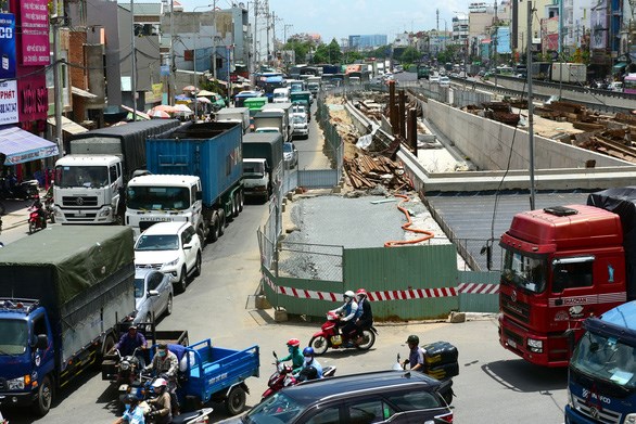 Dự &aacute;n x&acirc;y hầm chui An Sương (Q.12 v&agrave; H&oacute;c M&ocirc;n) mới xong nh&aacute;nh đi, nh&aacute;nh về trung t&acirc;m th&agrave;nh phố c&ograve;n dở dang - Ảnh: Q.ĐỊNH