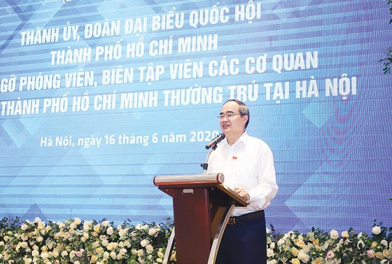 B&iacute; thư Th&agrave;nh ủy TPHCM Nguyễn Thiện Nh&acirc;n ph&aacute;t biểu tại buổi gặp mặt. Ảnh: VIẾT CHUNG