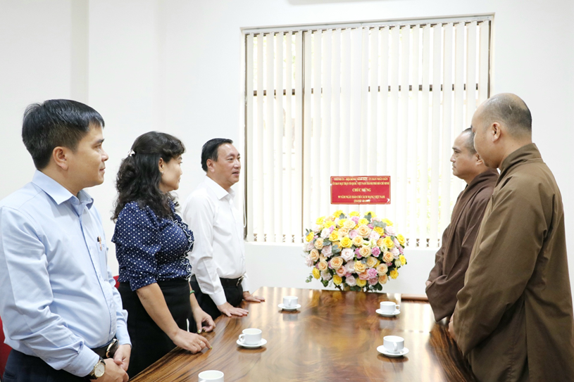 Ph&oacute; Chủ tịch HĐND TP Phạm Th&agrave;nh Ki&ecirc;n gửi lời cảm ơn, tri &acirc;n tới tập thể B&aacute;o Gi&aacute;c Ngộ v&agrave; c&aacute;c Tăng ni, Phật tử đ&atilde; đồng h&agrave;nh c&ugrave;ng TP.HCM suốt thời gian qua. Ảnh: Ng&ocirc; B&igrave;nh