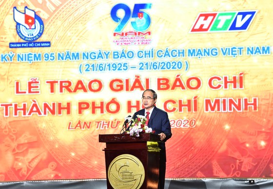 Khoa học c&#244;ng nghệ kh&#244;ng thể thay thế được tr&#225;i tim, khối &#243;c, bản lĩnh của nh&#224; b&#225;o