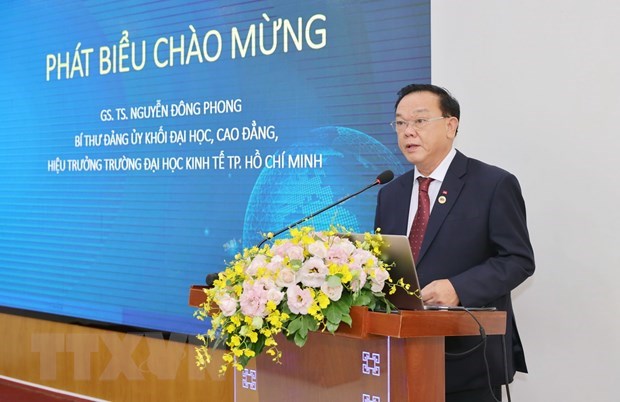 Gi&aacute;o sư, Tiến sỹ&nbsp;Nguyễn Đ&ocirc;ng Phong, Hiệu trưởng Trường Đại học Kinh tế Th&agrave;nh phố Hồ Ch&iacute; Minh ph&aacute;t biểu tại hội thảo. (Ảnh: Mỹ Phương/TTXVN)