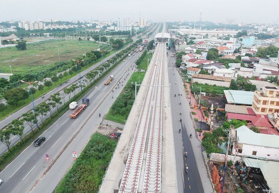 Metro Bến Th&agrave;nh - Suối Ti&ecirc;n đoạn đi tr&ecirc;n cao qua quận 9. Ảnh: CAO THĂNG