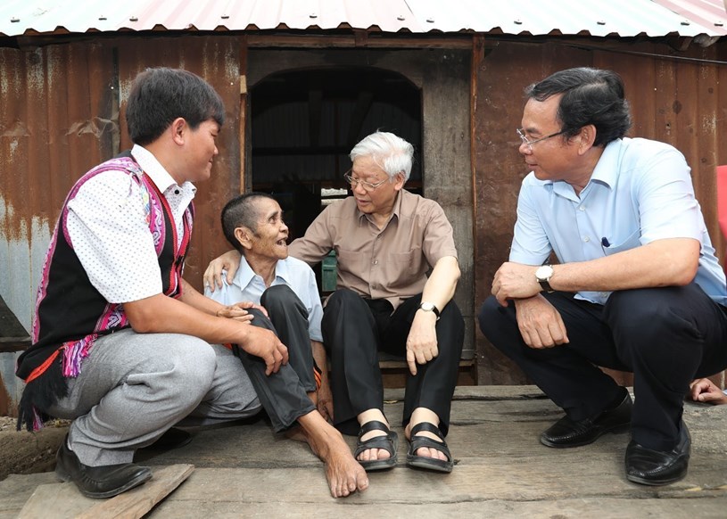 Tổng B&#237; thư Nguyễn Ph&#250; Trọng: Trọn một đời v&#236; Đảng, v&#236; d&#226;n - Ảnh 2