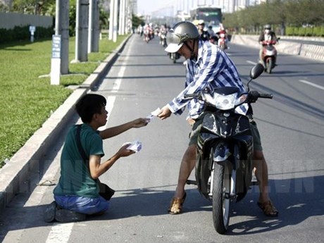 C&aacute;c quận - huyện x&aacute;c định v&agrave; lập danh s&aacute;ch c&aacute;c địa điểm thường xuy&ecirc;n c&oacute; người ăn xin,&nbsp;sinh sống nơi c&ocirc;ng cộng&nbsp;nhằm đảm bảo gi&atilde;n c&aacute;ch x&atilde; hội v&agrave; giữ g&igrave;n trật tự an to&agrave;n x&atilde; hội