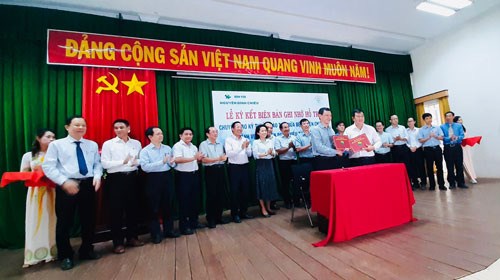 Lễ k&yacute; kết hợp t&aacute;c hỗ trợ, chuyển giao kỹ thuật, đ&agrave;o tạo của Bệnh viện Chợ Rẫy cho Bệnh viện Nguyễn Đ&igrave;nh Chiểu (tỉnh Bến Tre)