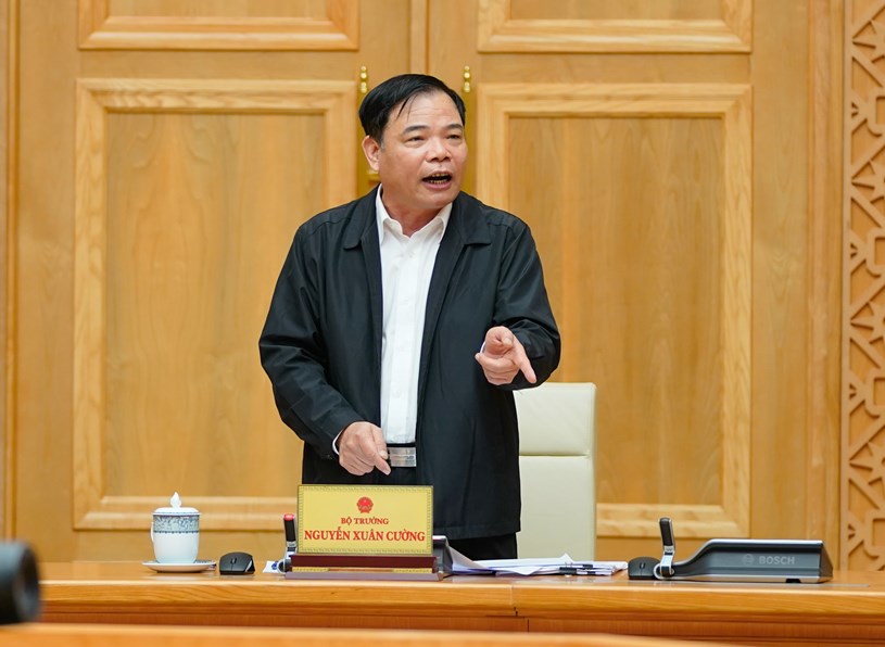 Bộ trưởng Bộ NN&amp;PTNT Nguyễn Xu&acirc;n Cường b&aacute;o c&aacute;o tại phi&ecirc;n họp.