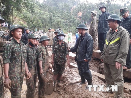 Sạt lở Tr&#224; Leng: Nỗ lực t&#236;m kiếm nạn nh&#226;n trước khi b&#227;o số 10 tr&#224;n v&#224;o