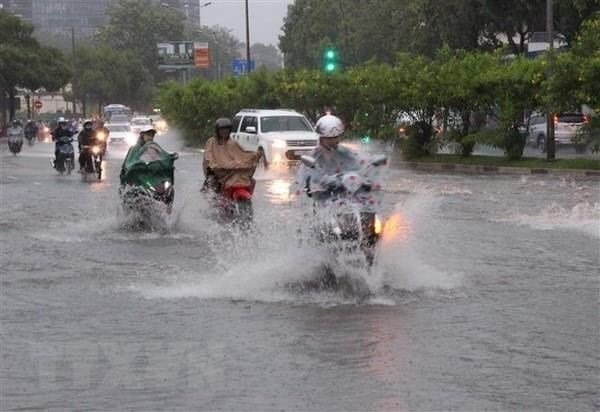 Ngập nước mỗi khi mưa lớn tại đường Nguyễn Hữu Cảnh, quận B&igrave;nh Thạnh. (Ảnh: Xu&acirc;n Dự/TTXVN)