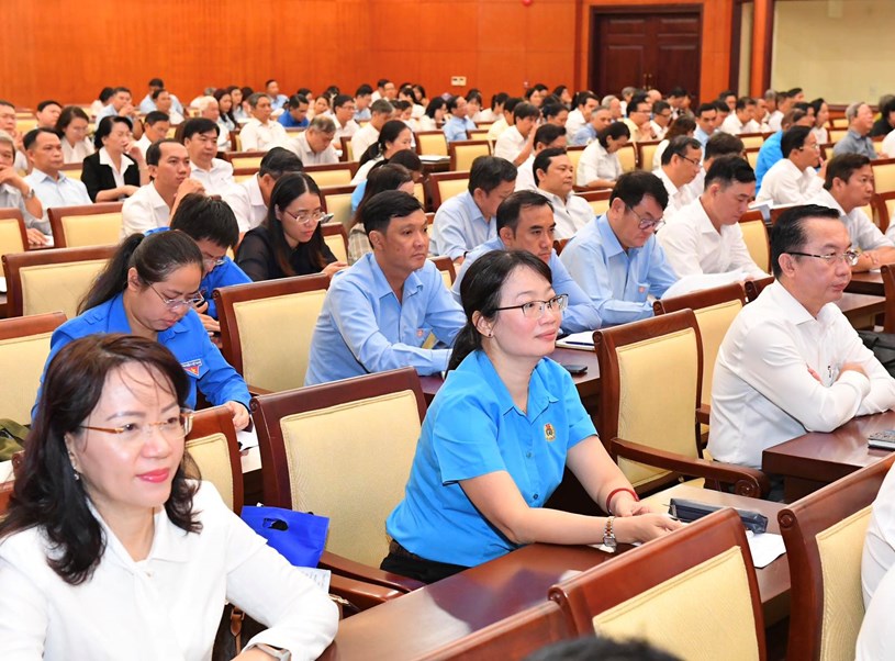 B&iacute; thư Th&agrave;nh ủy TPHCM Nguyễn Văn N&ecirc;n c&ugrave;ng c&aacute;c đồng ch&iacute; l&atilde;nh đạo, nguy&ecirc;n l&atilde;nh đạo Đảng, Nh&agrave; nước v&agrave; TPHCM dự hội nghị. Ảnh: VIỆT DŨNG
