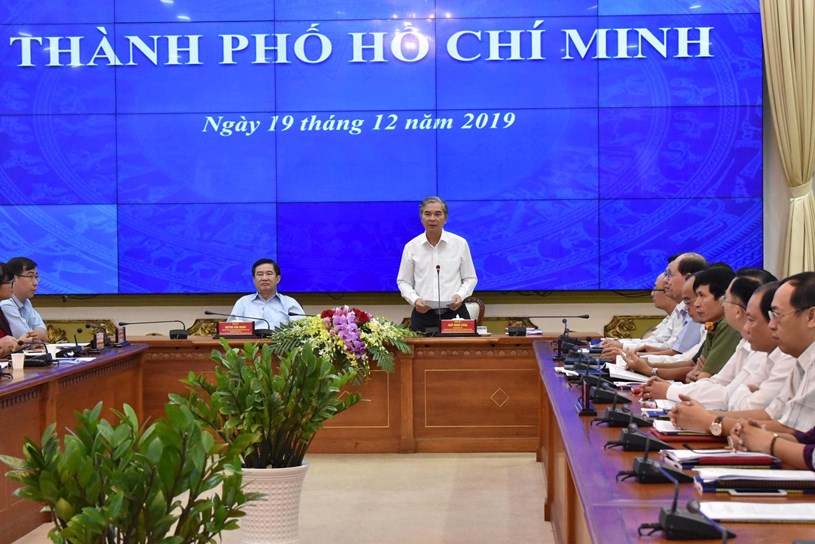 &Ocirc;ng Ng&ocirc; Minh Ch&acirc;u, Ph&oacute; Chủ tịch UBND TP. Hồ Ch&iacute; Minh b&aacute;o c&aacute;o tại Hội nghị trực tuyến